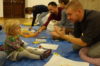 Grafika wydarzenia: Zachęta Signs! Family workshops for the deaf ( in Polish Sign Language)