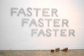 Zdjęcie pracy Ynvglid K. Rolland, Szybciej, szybciej, szybciej, 2008, instalacja, fot. S.Madejski